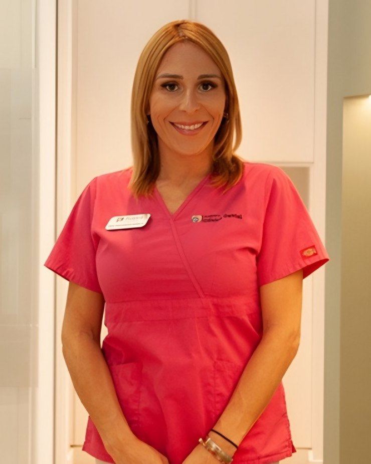 Dra. Macarena Varela Casañas, especialista en implantología y prostodoncia